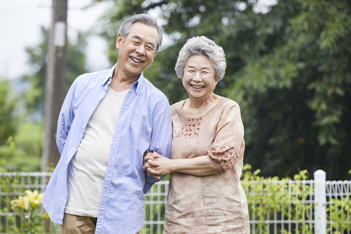 熟齡夫妻自在享受戶外生活